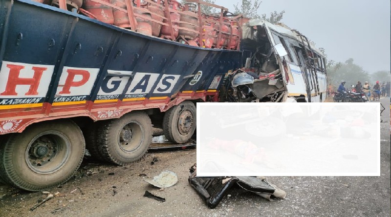 झारखंड: पाकुड़ हादसे में 17 लोगों की मौत, कई घायल, बस-ट्रक की हुई टक्कर