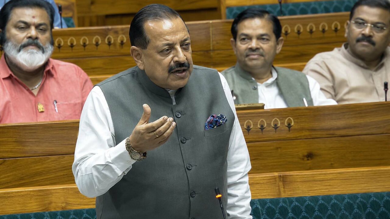 पेपर लीक पर और सख्त होगा कानून, लोकसभा में जितेंद्र सिंह ने पेश किया संशोधन विधेयक